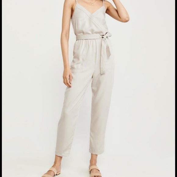 Abercrombie jumpsuit - Picture 2 of 5